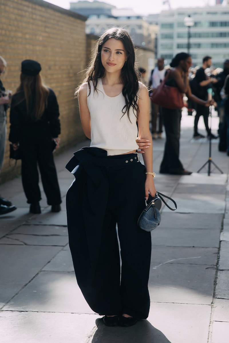London Fashion Week Street Style SS25 mains simone rocha crocs burberry jw anderson