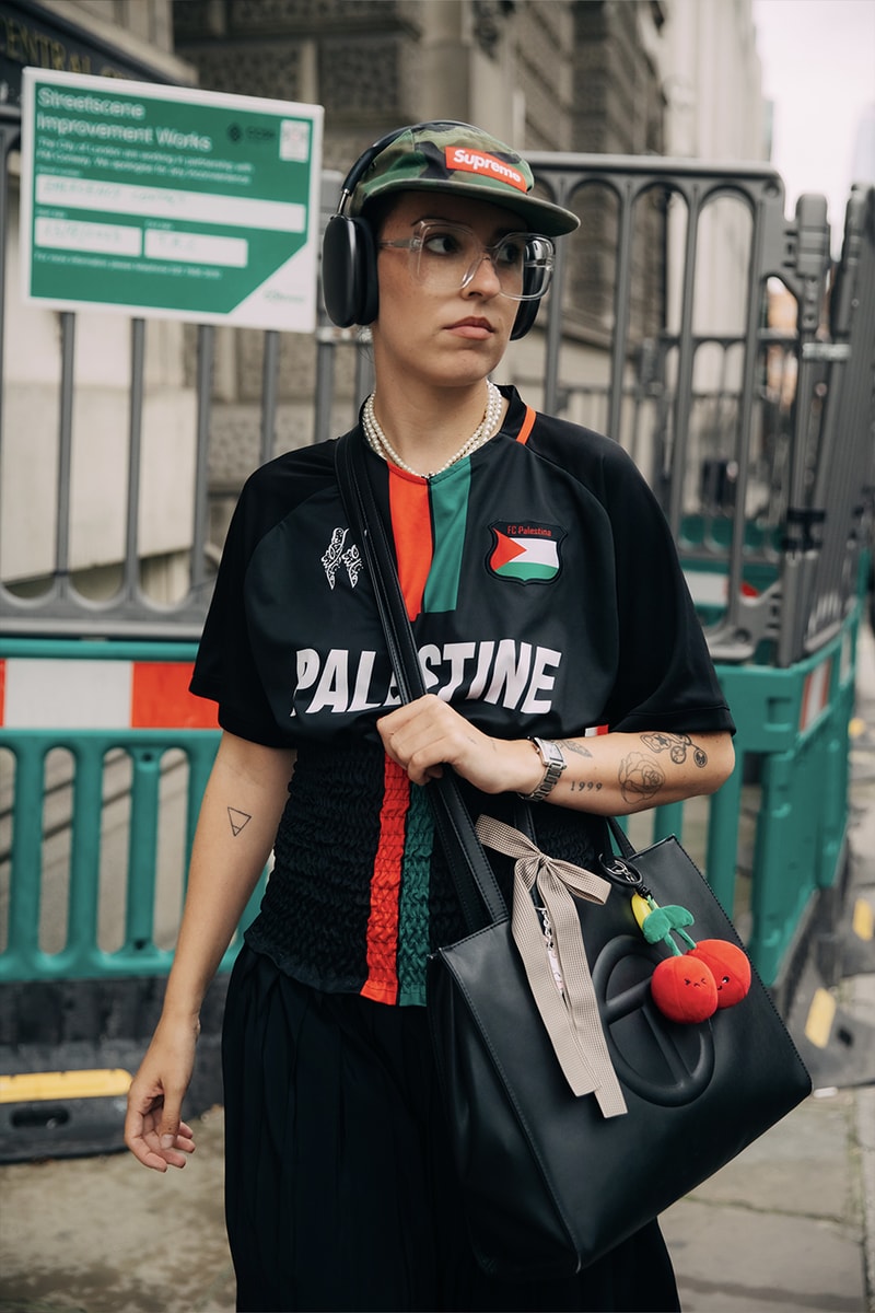 London Fashion Week Street Style SS25 mains simone rocha crocs burberry jw anderson