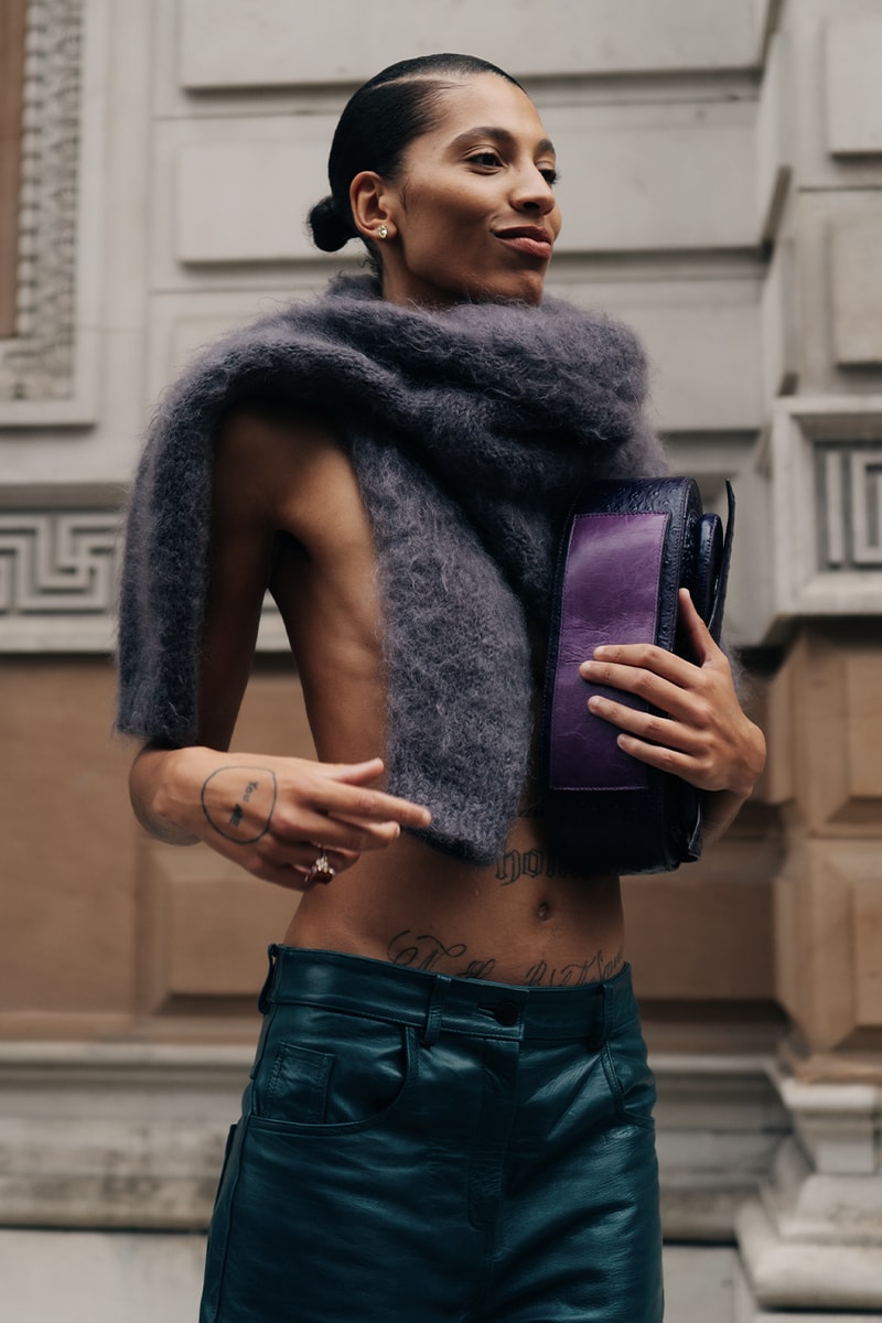 London Fashion Week Street Style SS25 mains simone rocha crocs burberry jw anderson