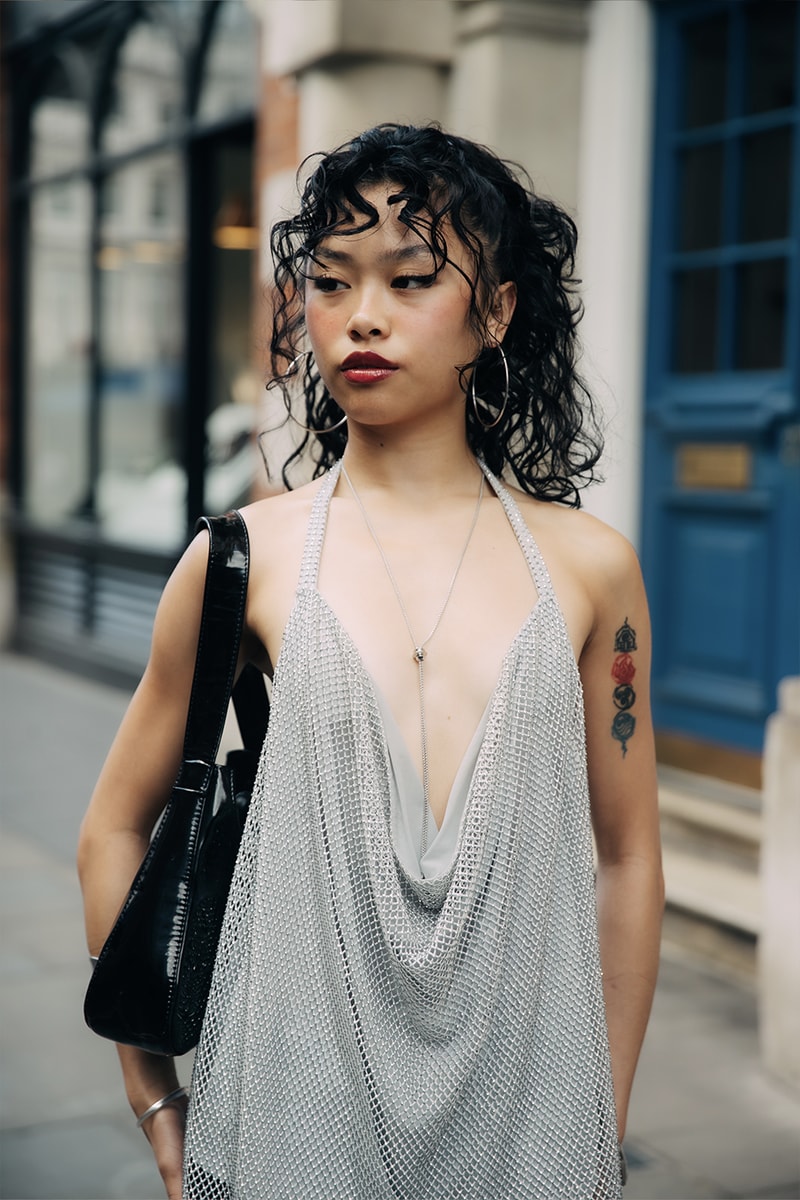 London Fashion Week Street Style SS25 mains simone rocha crocs burberry jw anderson