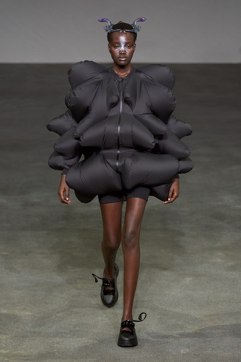 ANREALAGE Spring/Summer 2025 Collection Paris Fashion Week SS25 Runway