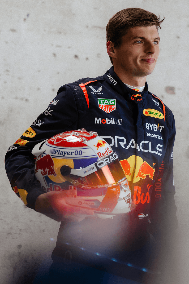 Max Verstappen Red bull racing formula 1 playstation 5 ps5 Hypebeast in a game of EA Sports FC
