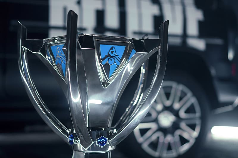 Mercedes Benz G Class League of Legends Trophy Carrier Info