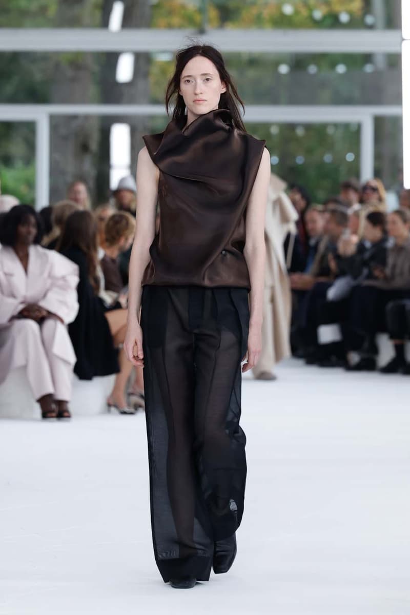 issey miyake paris fashion week the beauty of paper runway collection inspirations japanese washi history photos looks