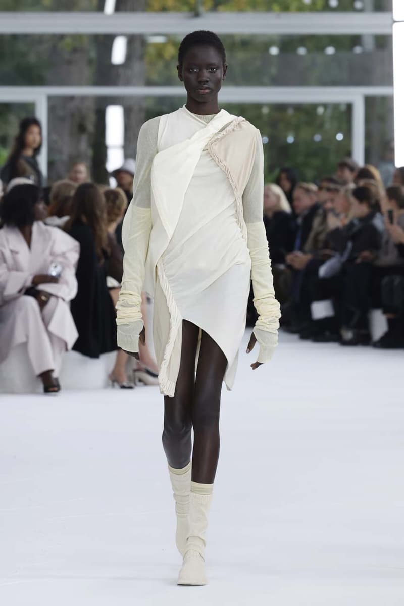 issey miyake paris fashion week the beauty of paper runway collection inspirations japanese washi history photos looks