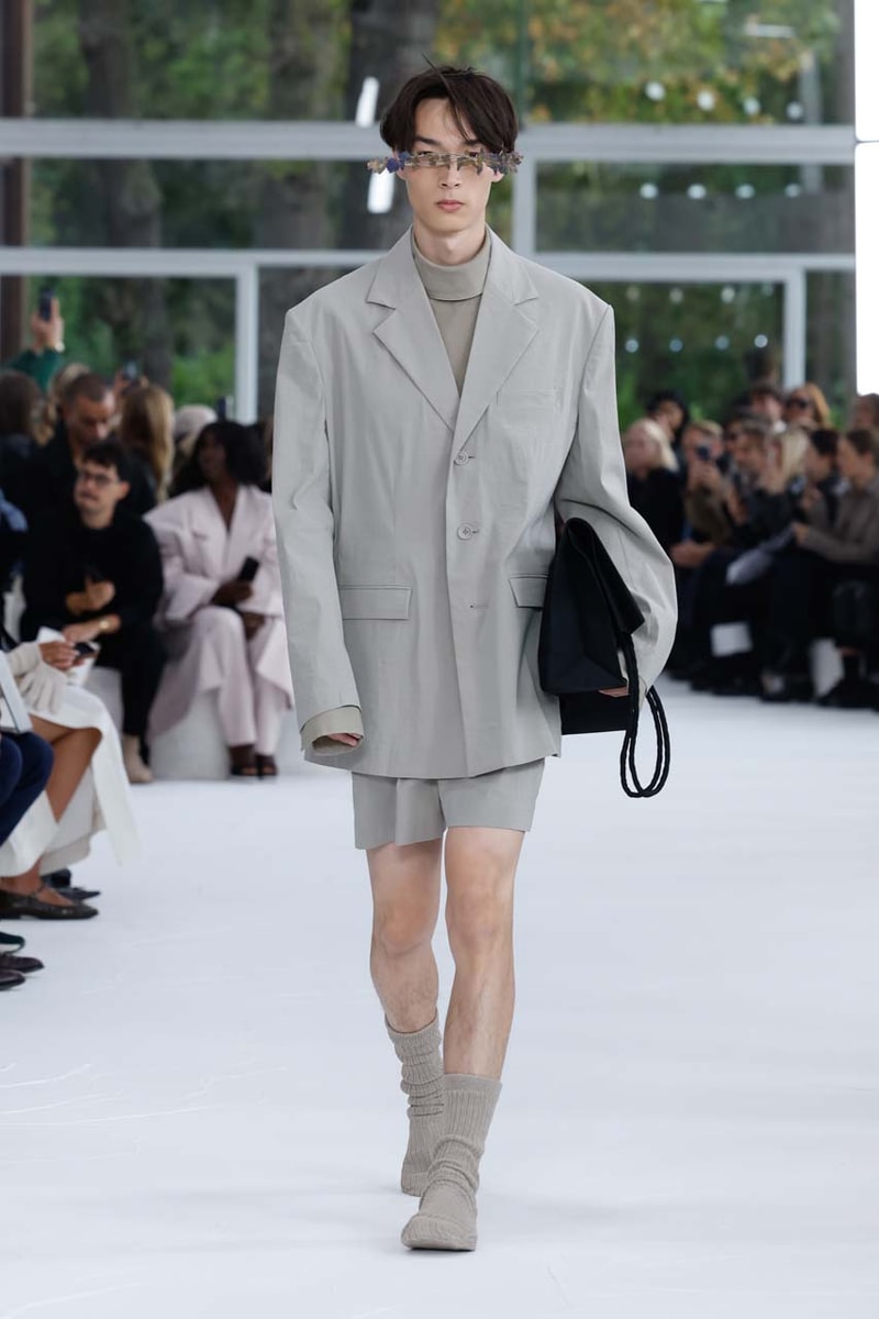 issey miyake paris fashion week the beauty of paper runway collection inspirations japanese washi history photos looks