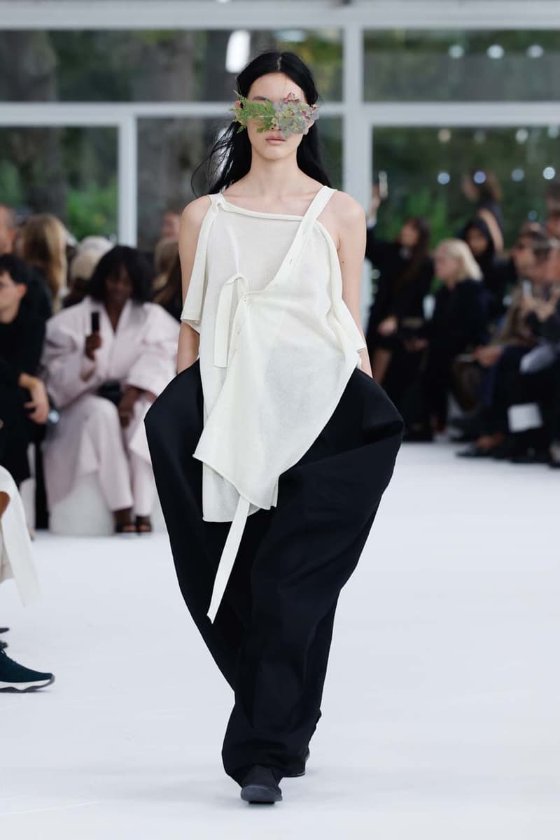 issey miyake paris fashion week the beauty of paper runway collection inspirations japanese washi history photos looks