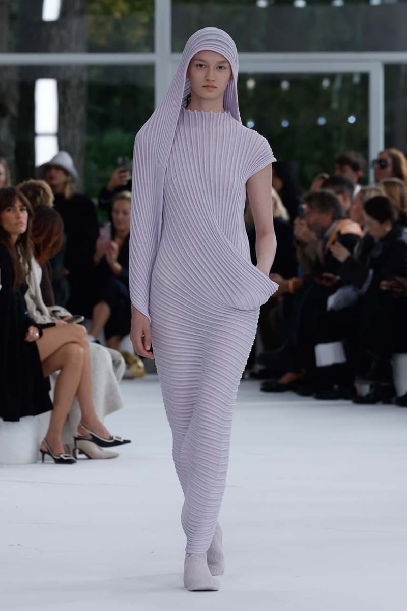 issey miyake paris fashion week the beauty of paper runway collection inspirations japanese washi history photos looks