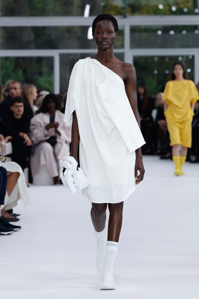 issey miyake paris fashion week the beauty of paper runway collection inspirations japanese washi history photos looks