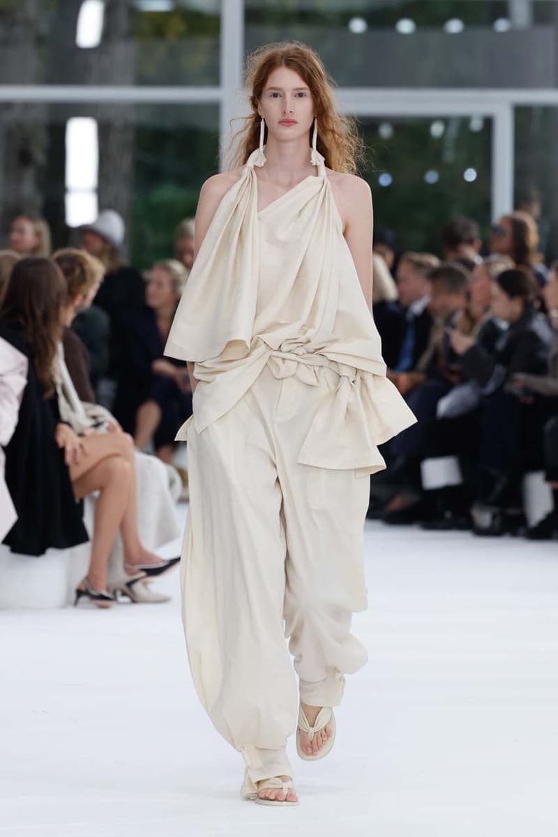 issey miyake paris fashion week the beauty of paper runway collection inspirations japanese washi history photos looks