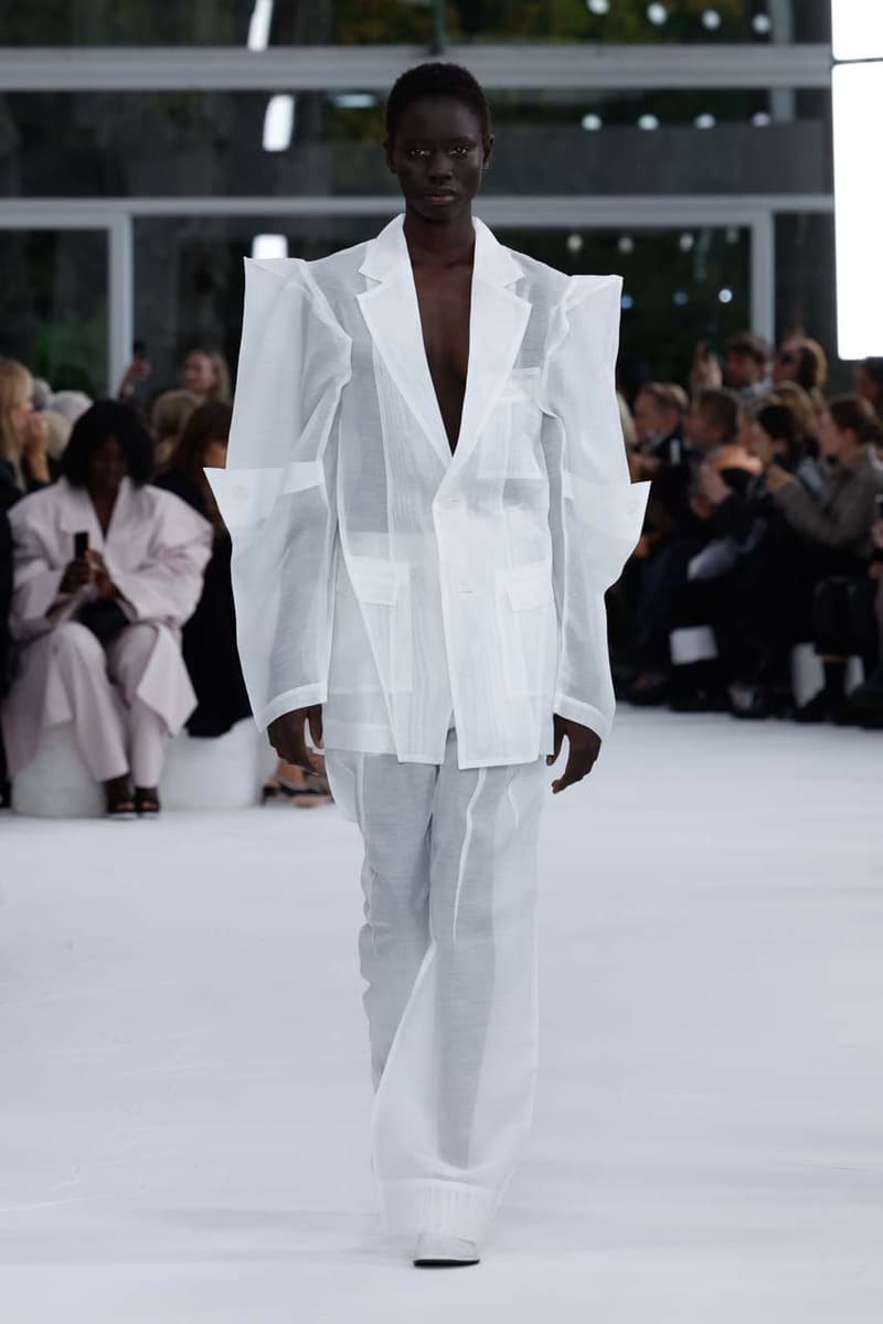 issey miyake paris fashion week the beauty of paper runway collection inspirations japanese washi history photos looks