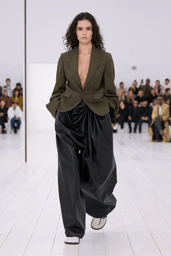 LOEWE Spring Summer 2025 Paris Fashion Week Jonathan anderson womenswear runway show