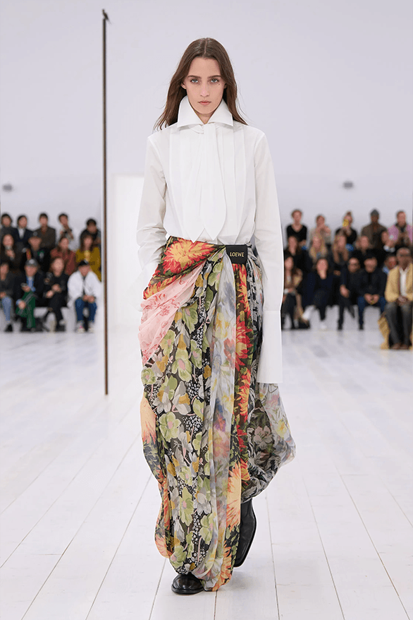 LOEWE Spring Summer 2025 Paris Fashion Week Jonathan anderson womenswear runway show