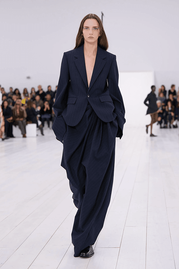 LOEWE Spring Summer 2025 Paris Fashion Week Jonathan anderson womenswear runway show