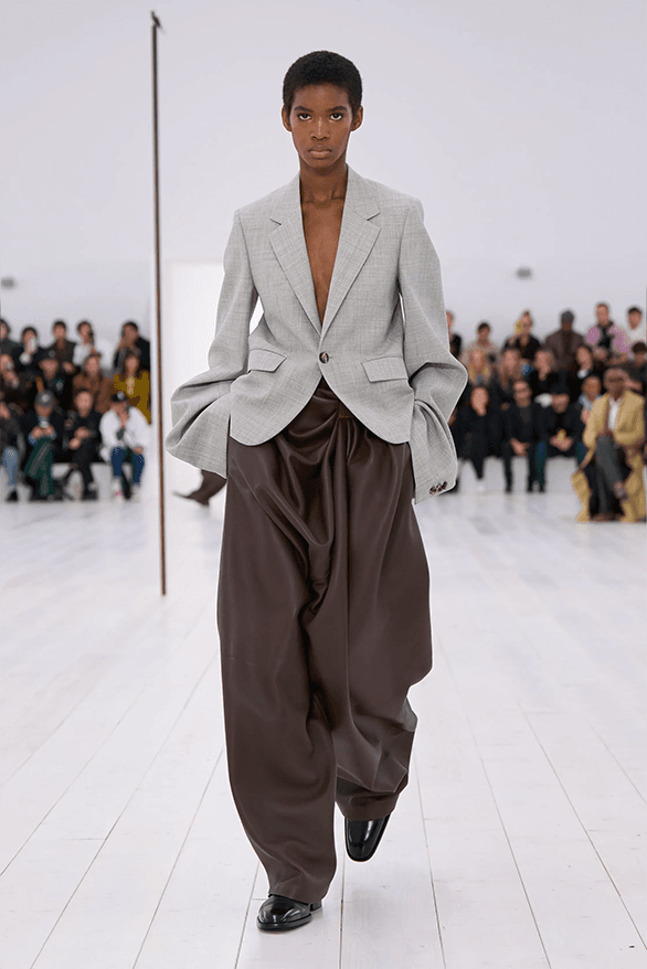 LOEWE Spring Summer 2025 Paris Fashion Week Jonathan anderson womenswear runway show