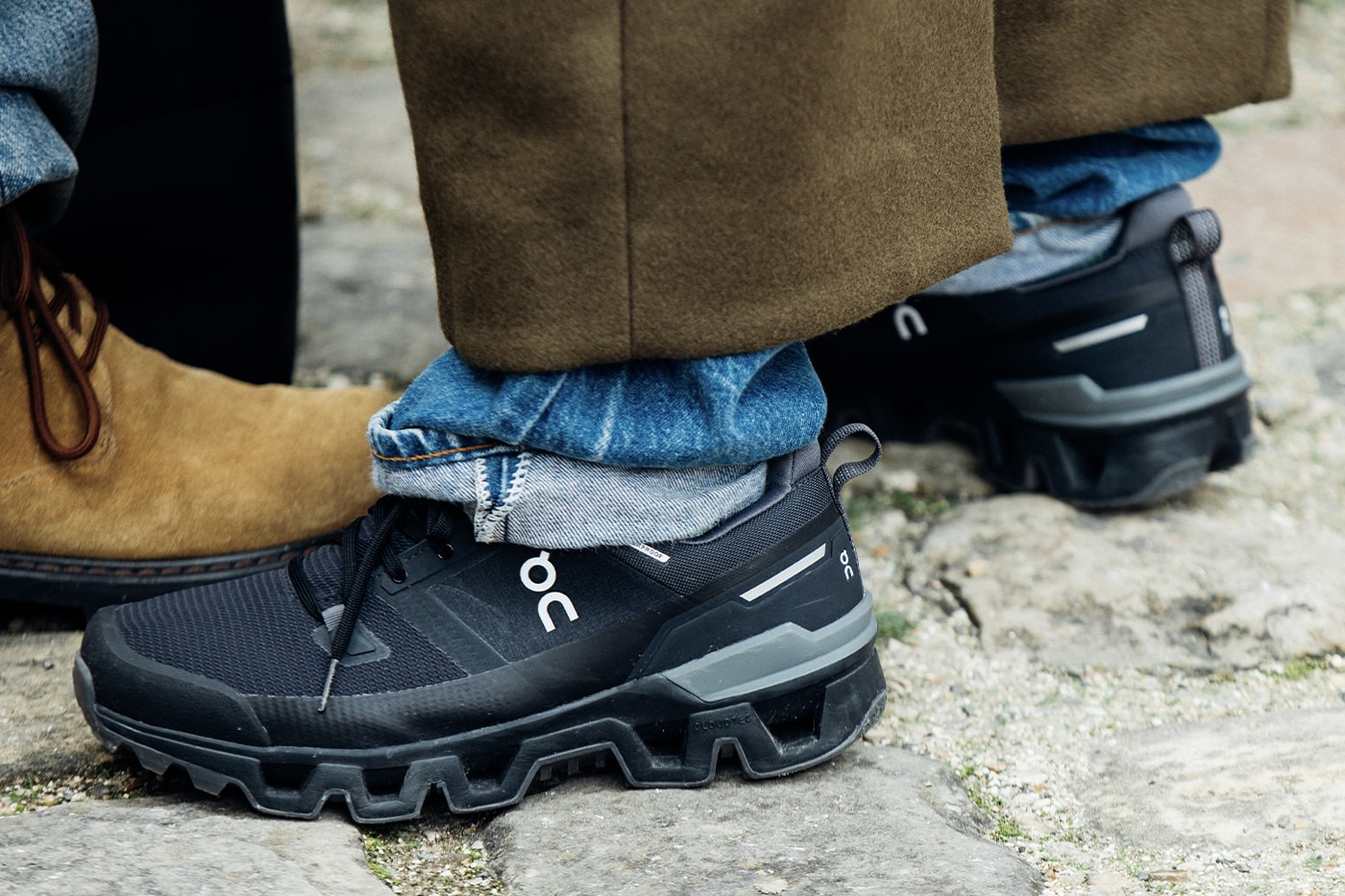 Xu hướng giày dép tốt nhất tại Tuần lễ thời trang Paris SS25 supreme nike adidas asics cecilie bahnsen comme des garcons new balance merrell marvel