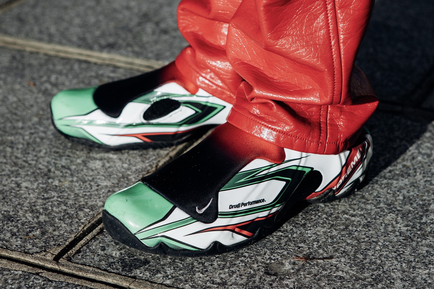 Xu hướng giày dép tốt nhất tại Tuần lễ thời trang Paris SS25 supreme nike adidas asics cecilie bahnsen comme des garcons new balance merrell marvel