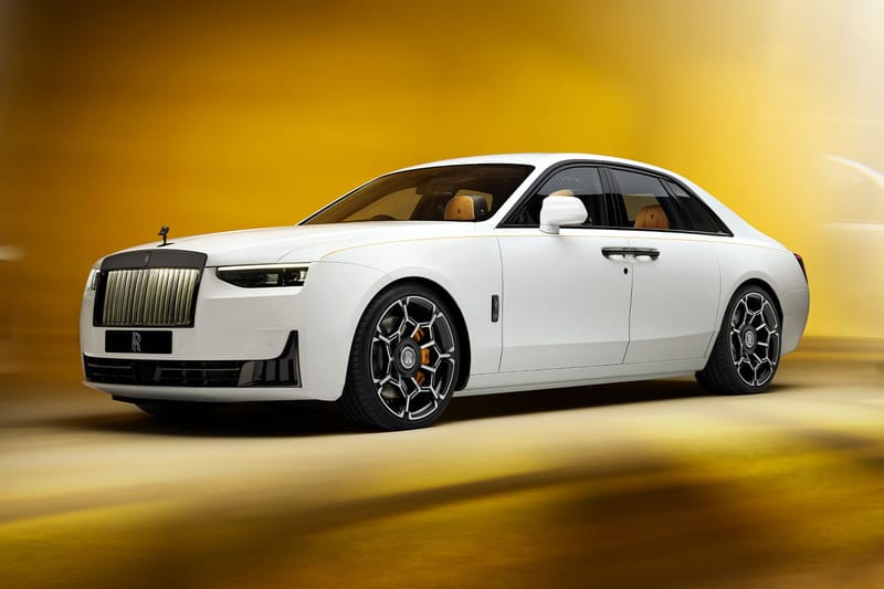 Rolls-Royce представляет новую серию Black Badge Ghost Series II