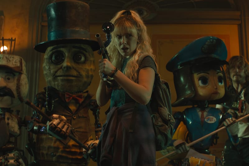 Millie Bobby Brown and Chris Pratt Star in ’90s Robot Adventure ‘The Electric State’