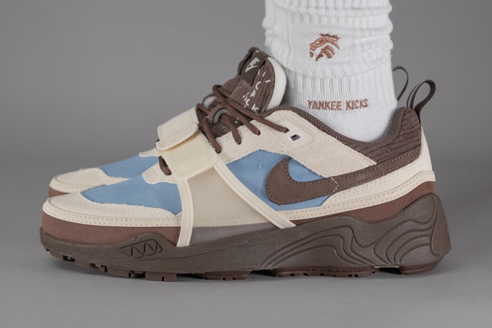 Travis Scott Nike Zoom Field Jaxx Leche Blue HQ3072-400 | Hypebeast