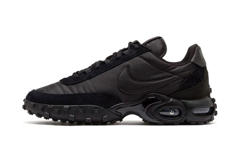 Поверхности Nike Air Max Waffle Racer SP в цвете «Triple Black»