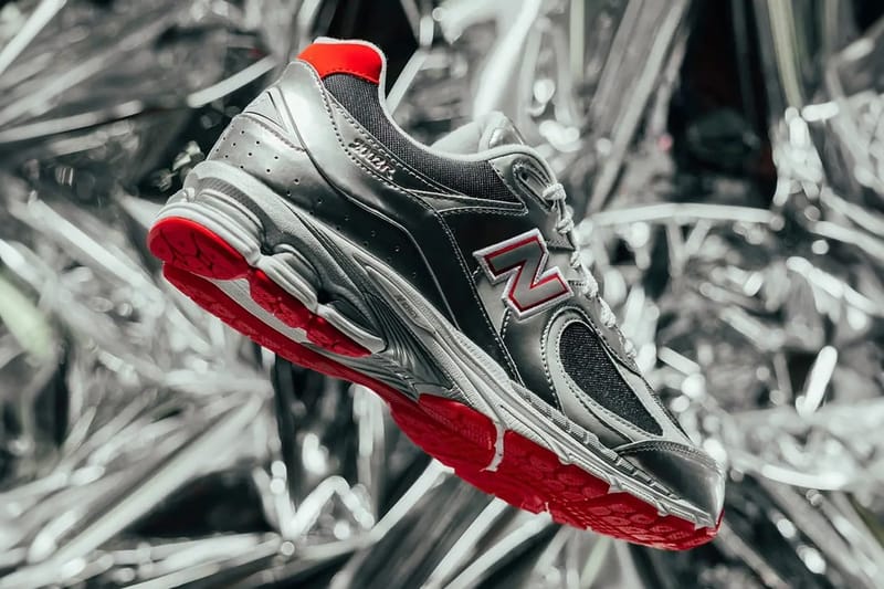 DTLR отмечает праздник эксклюзивными кроссовками New Balance 2002R в «Мишуре»