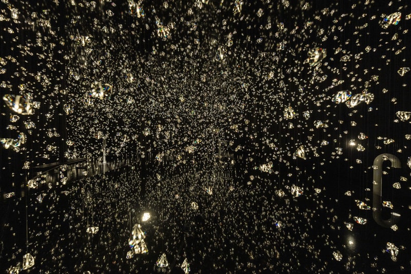 Rafael Lozano-Hemmer Captures 7,000 Heartbeats Inside Swarovski Crystals