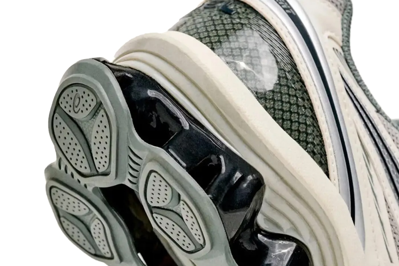 Lapstone & Hammer x ASICS GEL-KINETIC FLUENT “White/Seal Gray”  Release Info