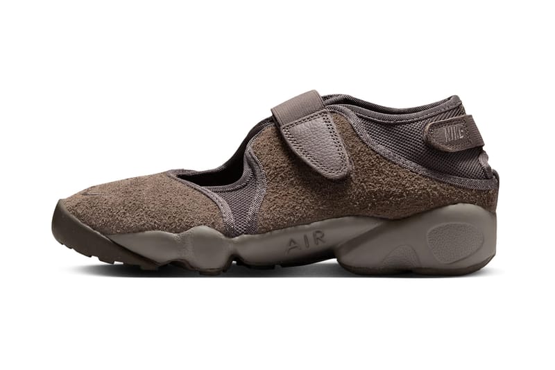 Official Look At the Nike Air Rift “Suede Pack”