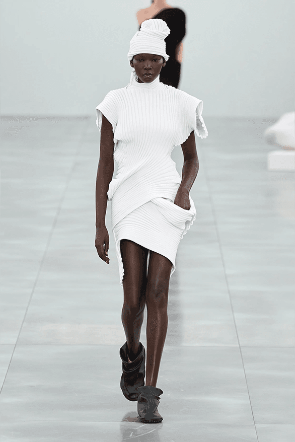 Issey Miyake Fall Winter 2025 Paris Fashion Week womenswear runway show