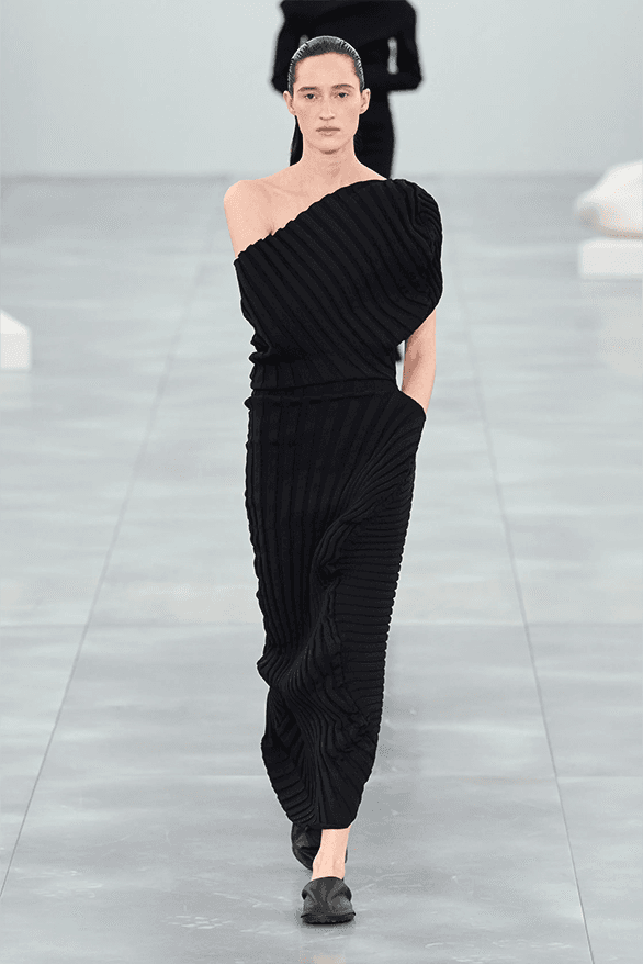 Issey Miyake Fall Winter 2025 Paris Fashion Week womenswear runway show