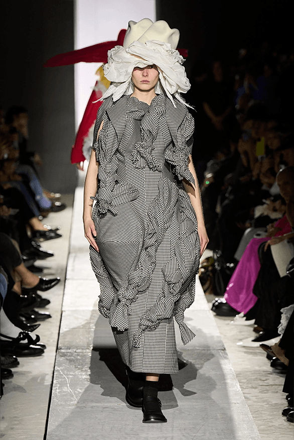 Comme des Garçons Fall Winter 2025 Paris Fashion Week Rei Kawakubo womenswear runway show