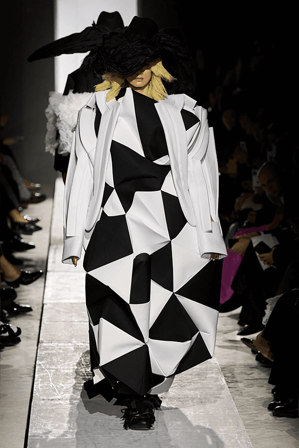 Comme des Garçons Fall Winter 2025 Paris Fashion Week Rei Kawakubo womenswear runway show