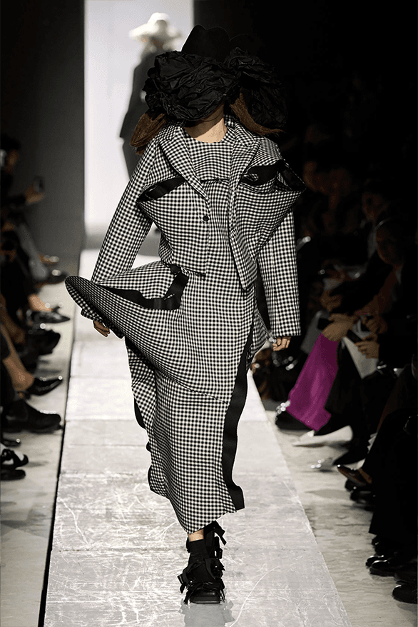 Comme des Garçons Fall Winter 2025 Paris Fashion Week Rei Kawakubo womenswear runway show