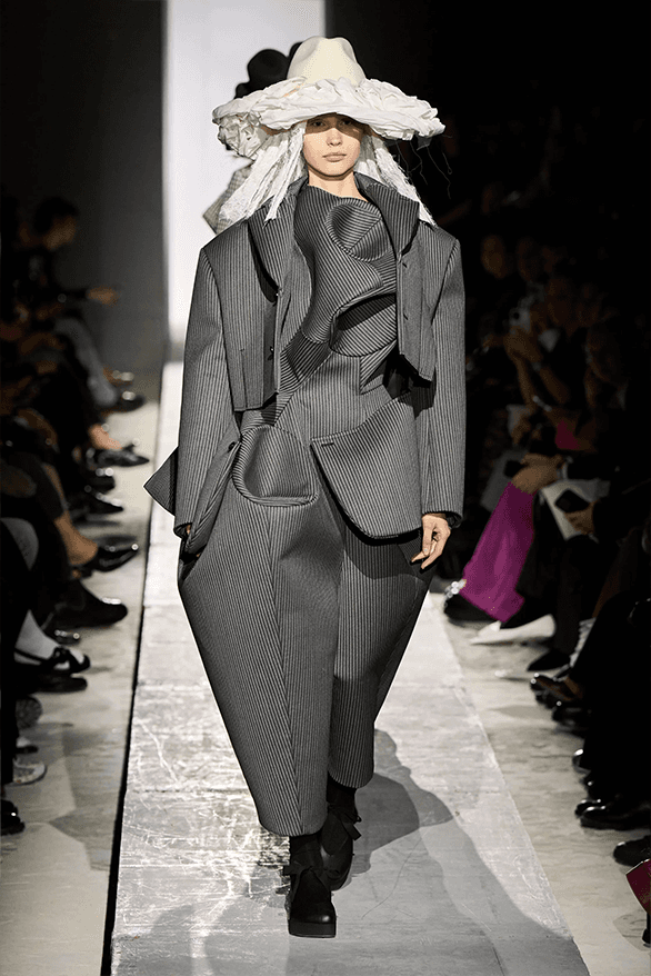 Comme des Garçons Fall Winter 2025 Paris Fashion Week Rei Kawakubo womenswear runway show