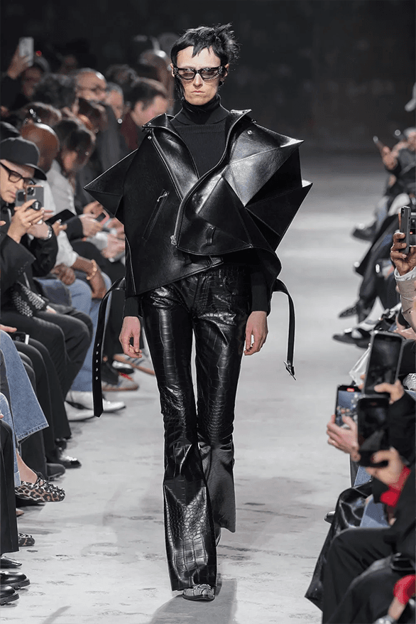 Junya Watanabe Fall Winter 2025 Paris Fashion Week womenswear runway show