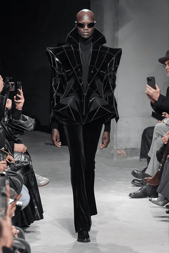 Junya Watanabe Fall Winter 2025 Paris Fashion Week womenswear runway show