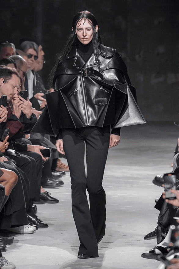 Junya Watanabe Fall Winter 2025 Paris Fashion Week womenswear runway show
