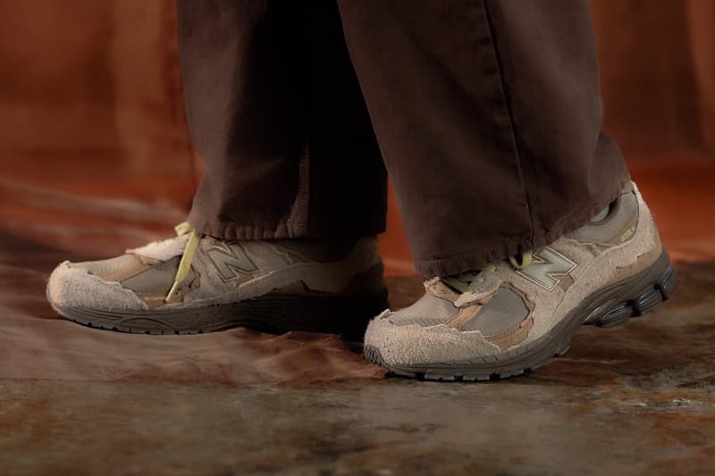size? Revives the New Balance 2002R "Protection Pack" brown grey black