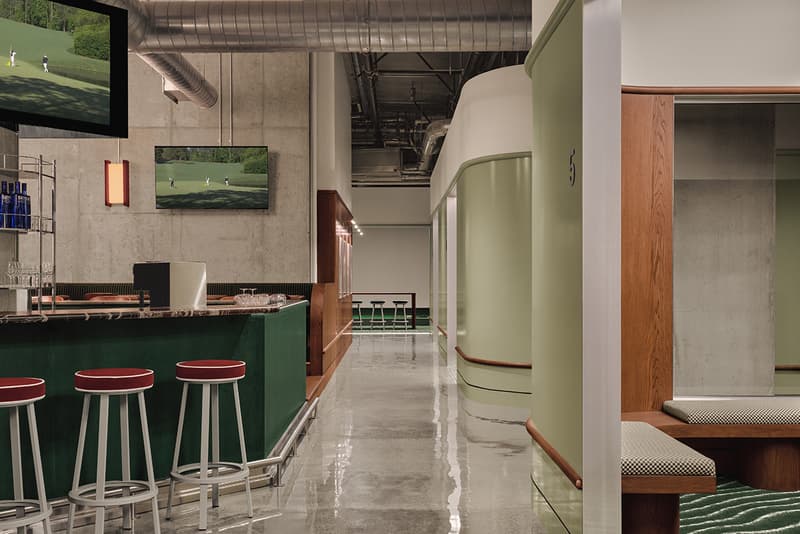 Muni Indoor Golf Club Simulator Bar Restaurant Montreal Canada location store simulator