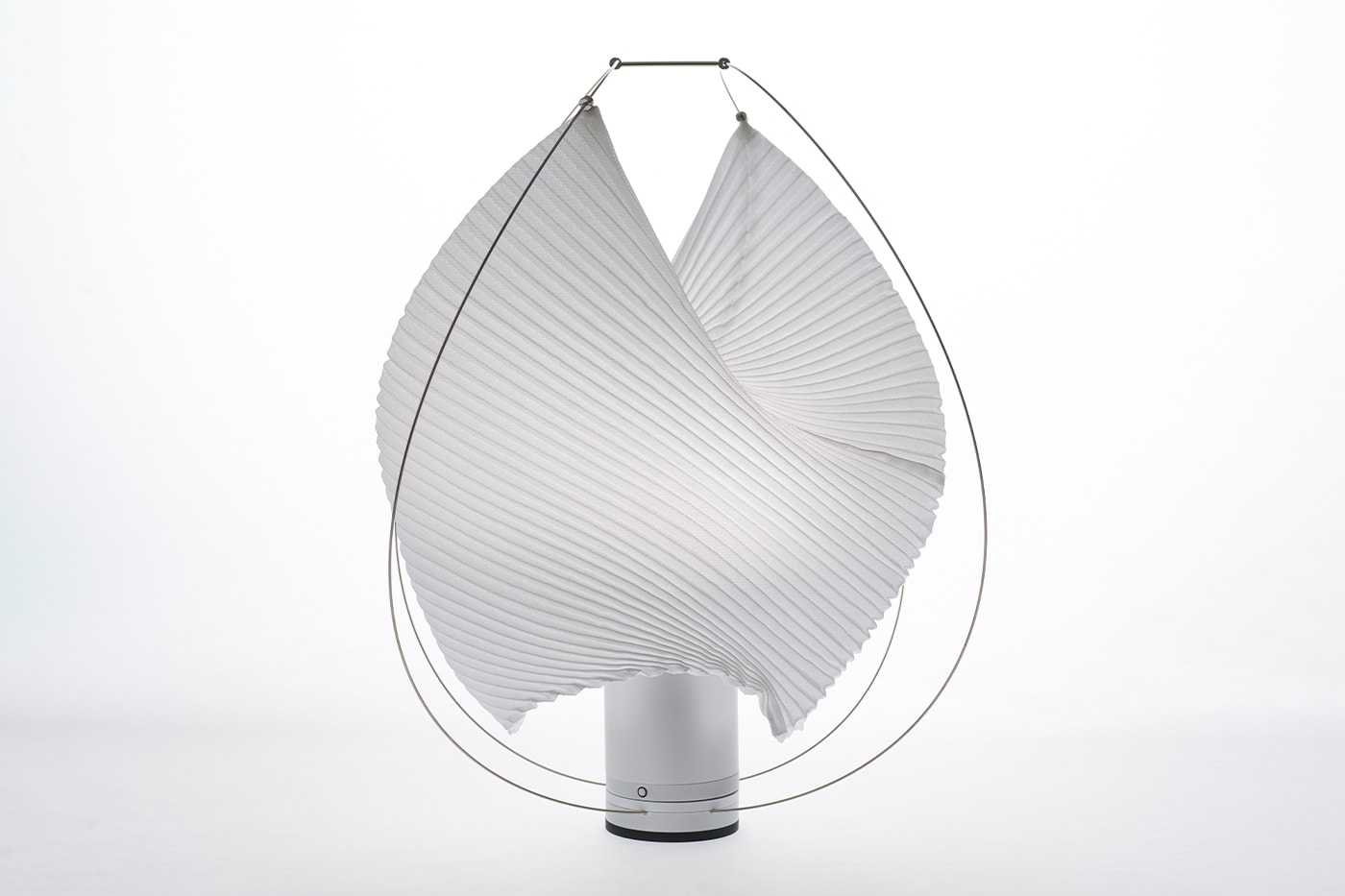  Issey Miyake A-Poc Able atelier oï 'Type-XIII Atelier Oï Project' exhibition collaboration lighting  Milan Design Week Info