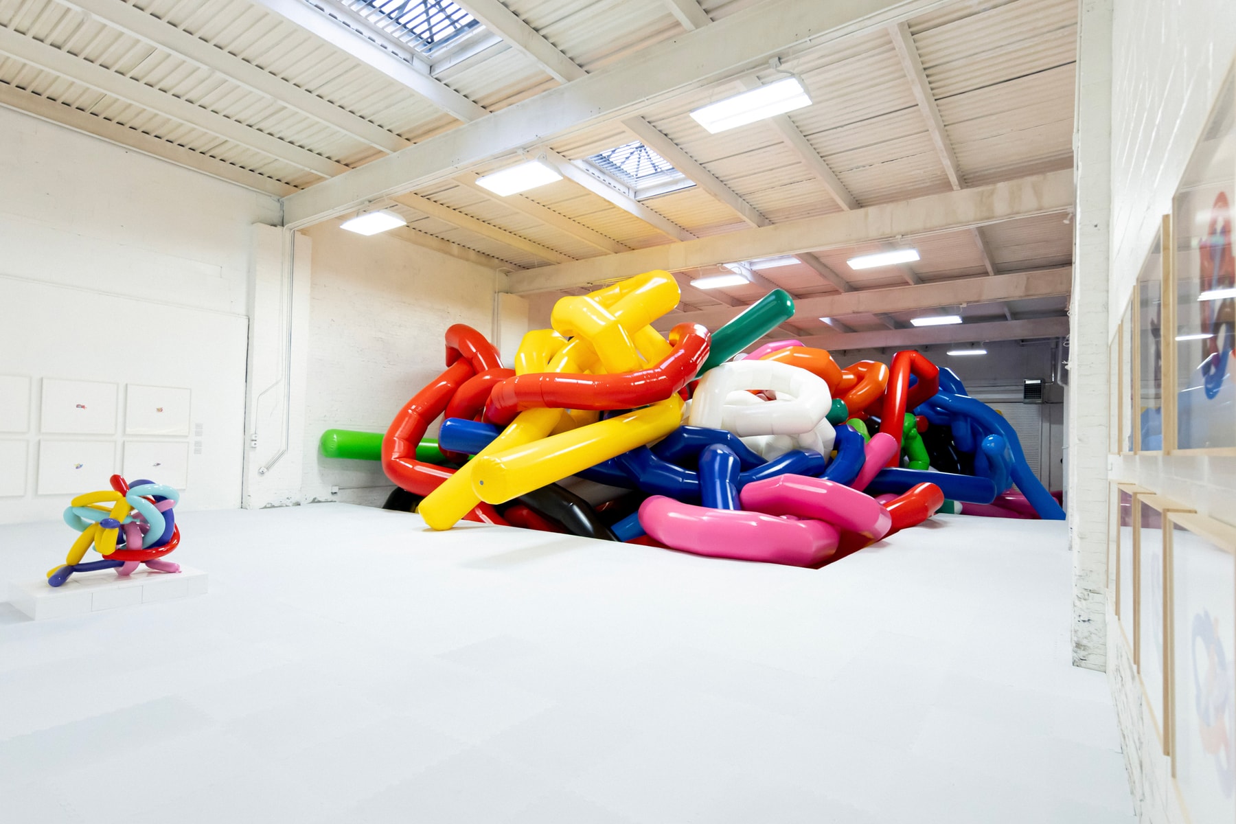 cj hendry keff joons exhibition balloon sculptures artworks installations