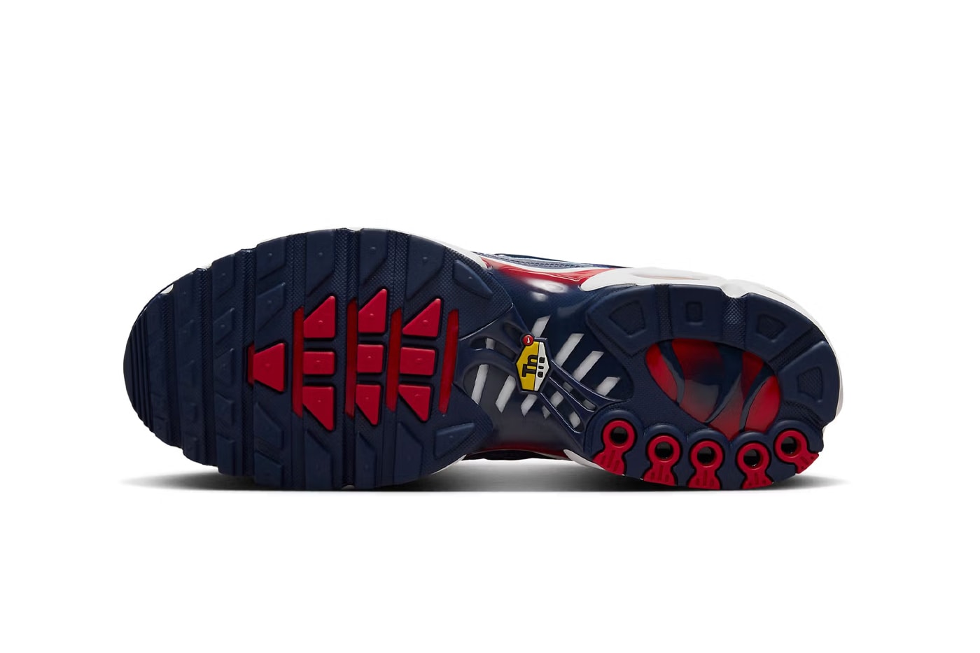 Official Look at the Nike Air Max Plus "Eclair" HV2323-400 Midnight Navy/Midnight Navy/Salsa Red/White/Metallic Silver/Clear tn swoosh lightning