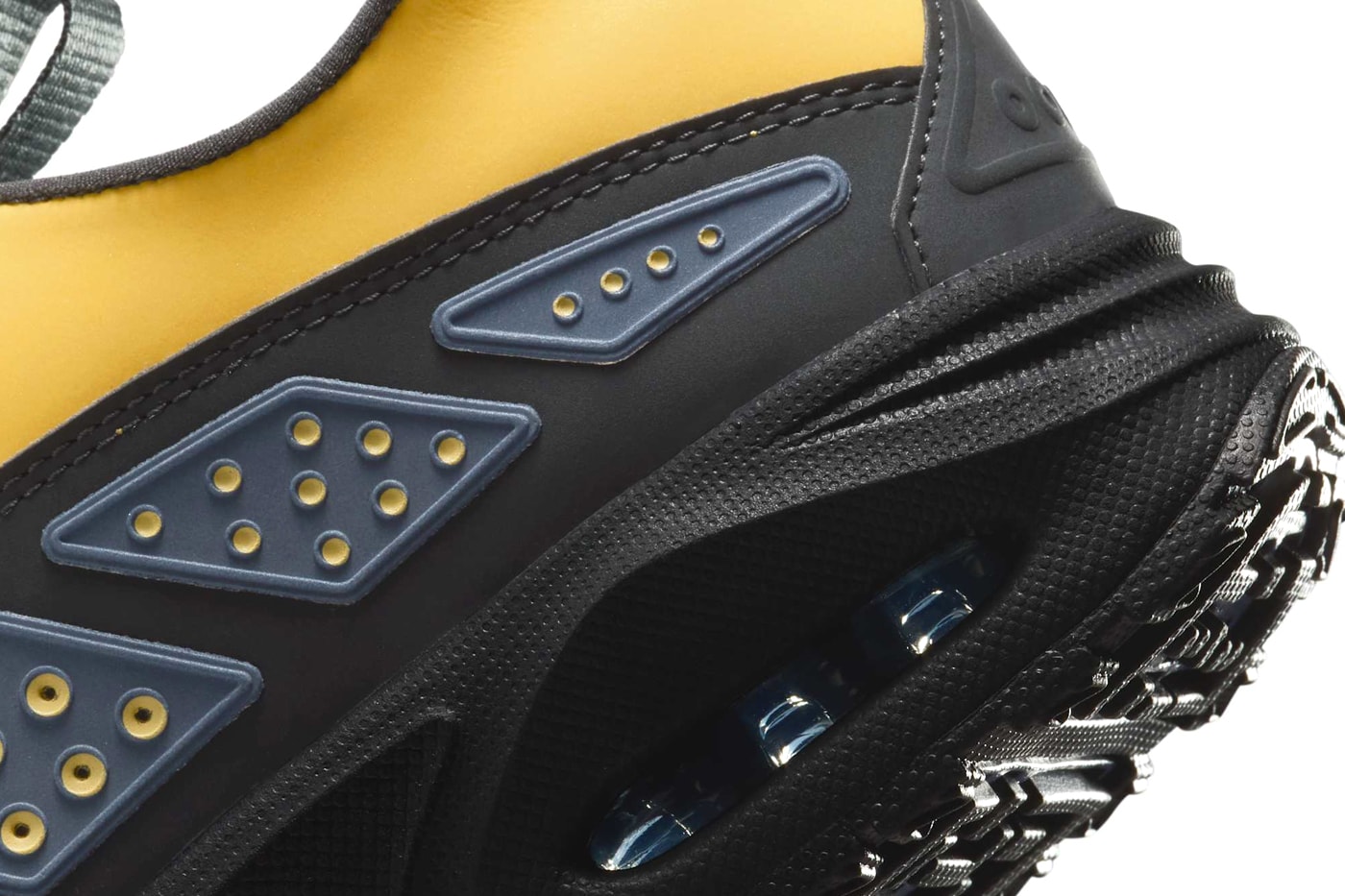 Official Look at the Nike Air Max Sunder "Saturn Gold" Saturn Gold/Diffused Blue HF1199-700