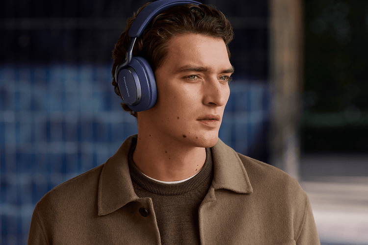 The Bowers & Wilkins Px7 S3 Headphones Are a Powerful Beast