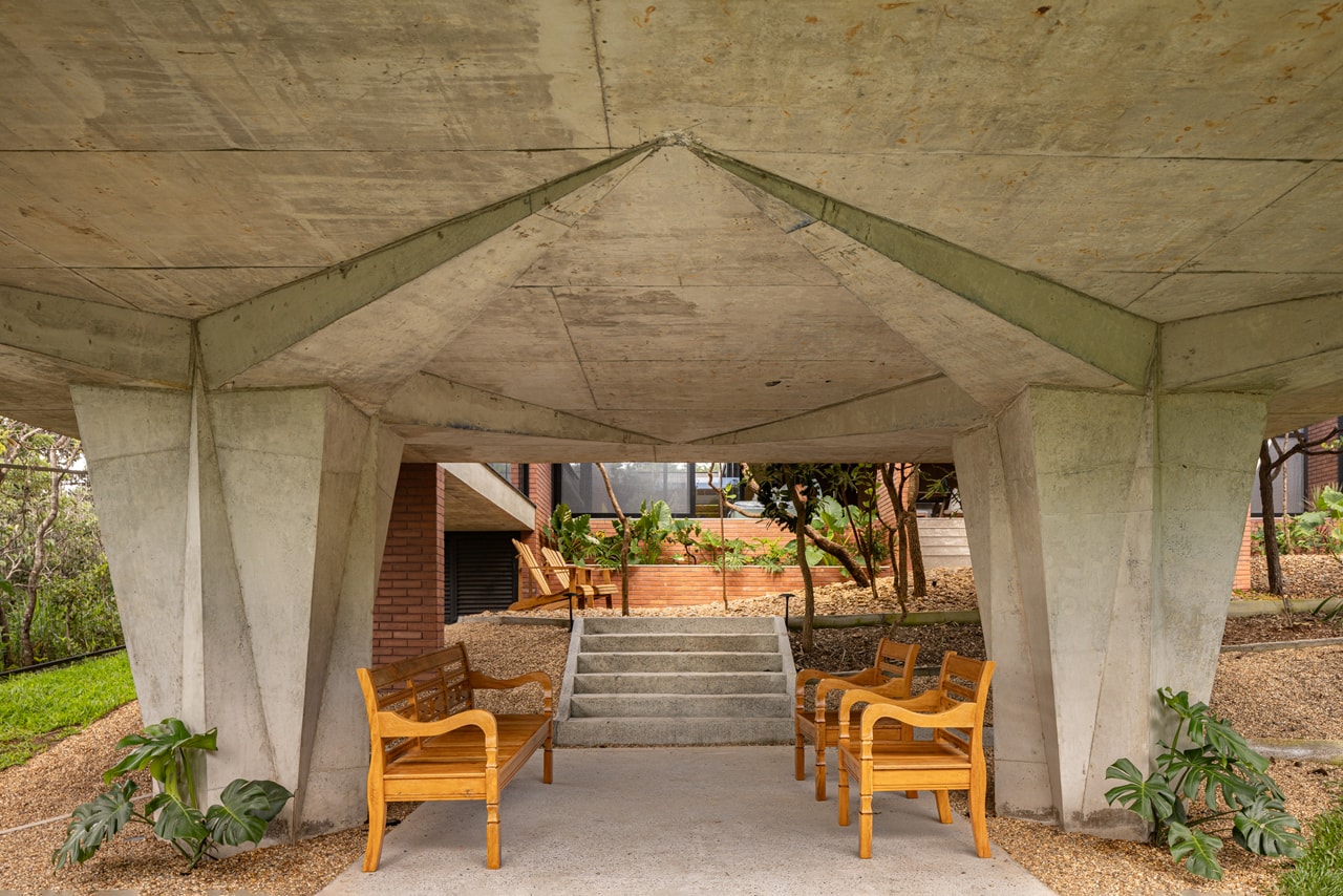The House of 7 Trees by Hersen Mendes Arquitetura Brazil