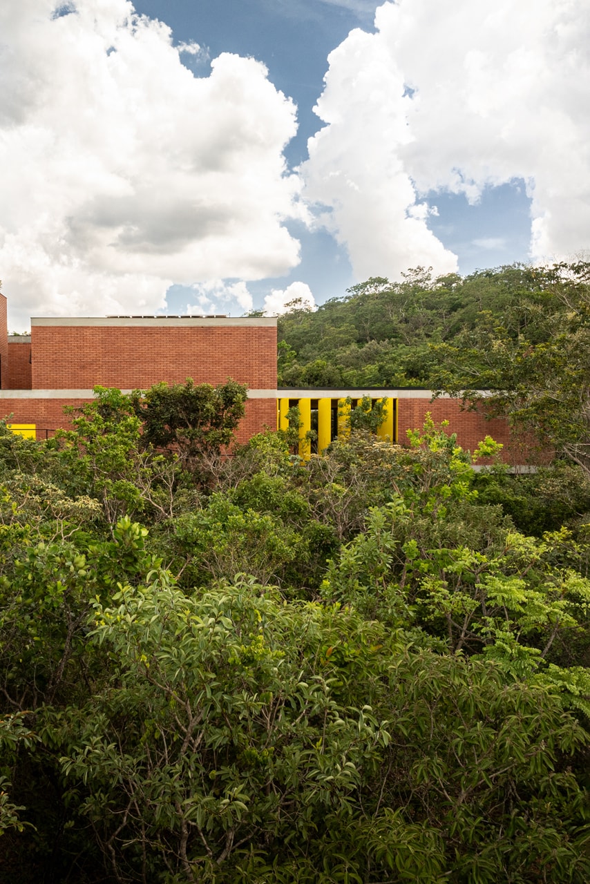 The House of 7 Trees by Hersen Mendes Arquitetura Brazil