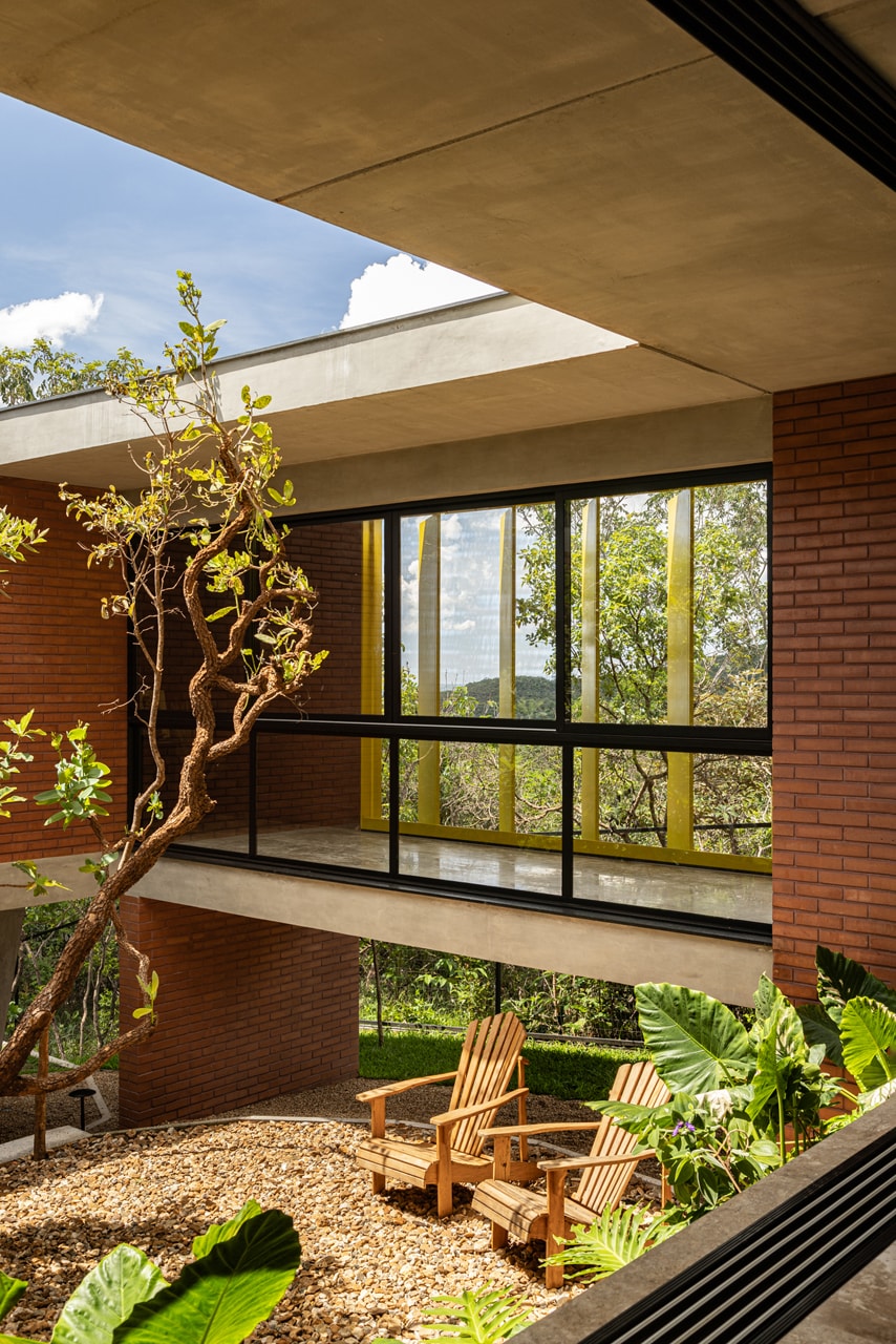 The House of 7 Trees by Hersen Mendes Arquitetura Brazil