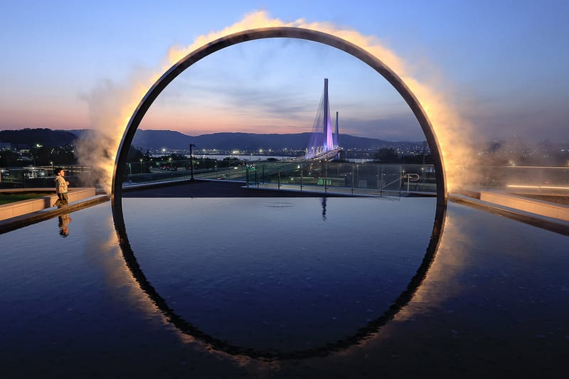 'Arc ZERO: Eclipse' Brings Mist and Light Installation to Seoul's Skyline