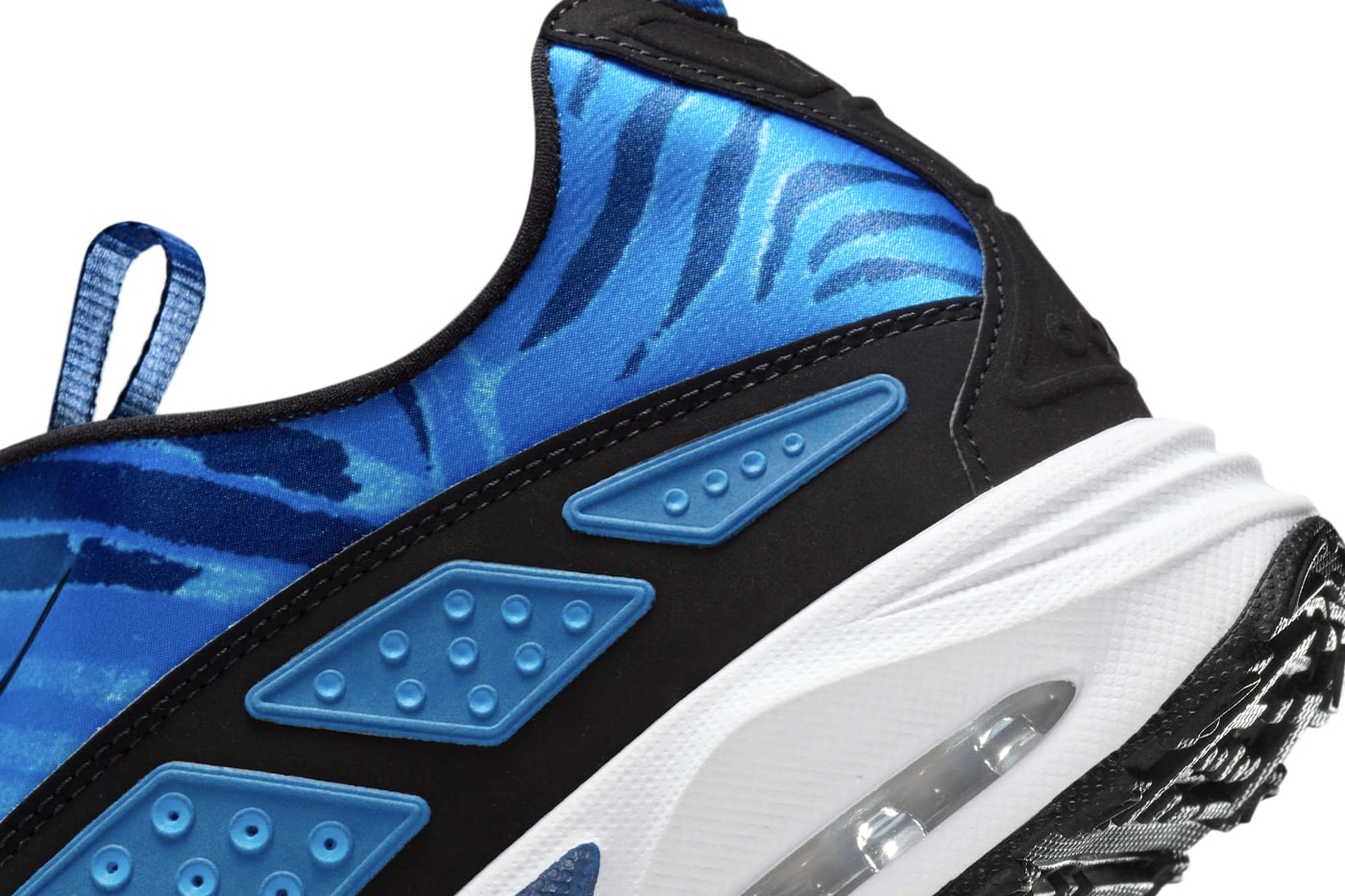 Official Look at the Nike Air Max Sunder "Blue Camo" swoosh zipper shroud retro shoes Court Blue/Aluminum-Blue Tint IB6863-400 release ino